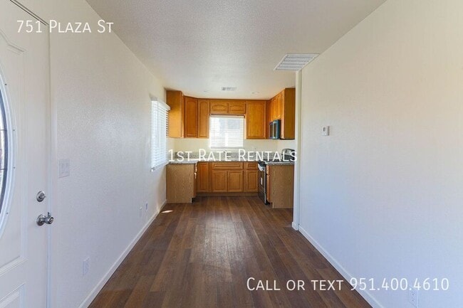 Photo - 751 Plaza St