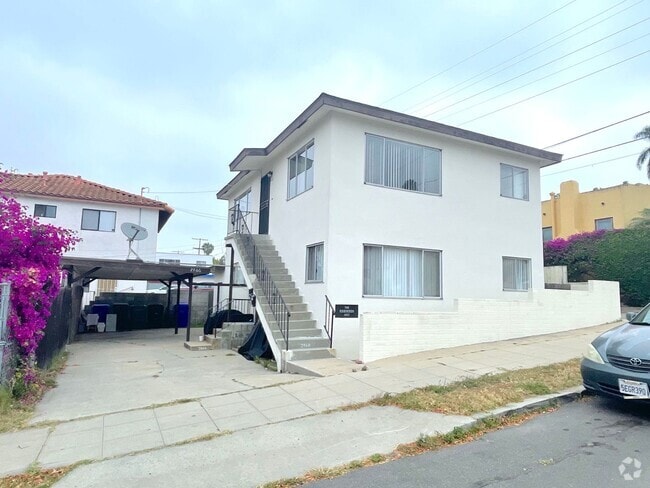 Building Photo - 2568-2568 Landis St Unit 2568 Rental