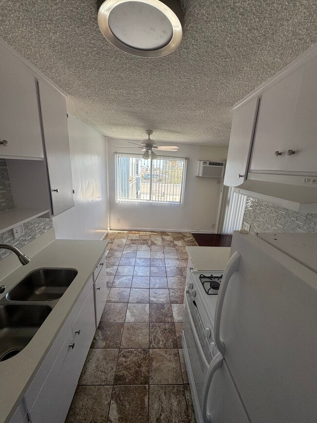 Photo - 1810 N Bronson Ave Unit 211