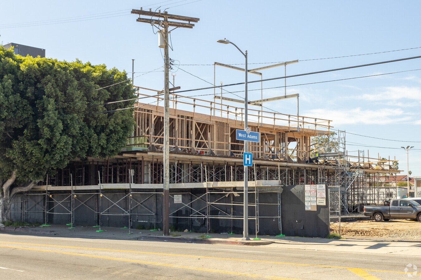 JAN 2022 - 2221 S Western Apartments