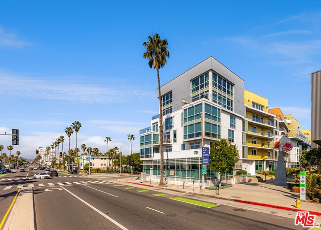 Building Photo - 1705 Ocean Ave Unit 208