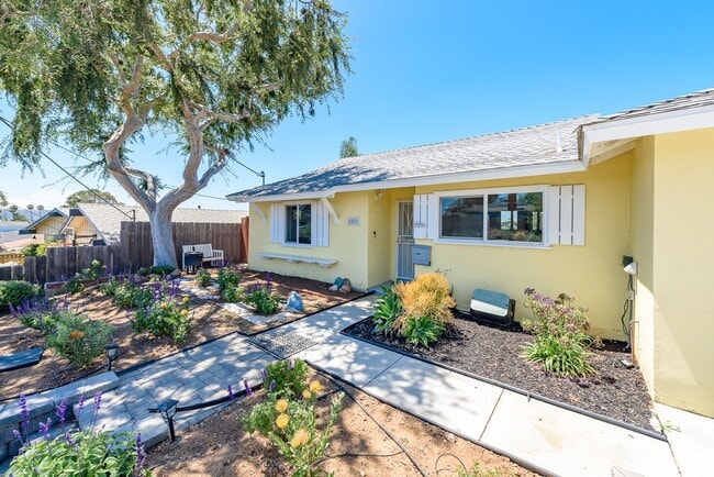 Building Photo - Cozy Garden Cottage Home for Rent