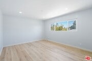 Photo - 719 E 79th St House