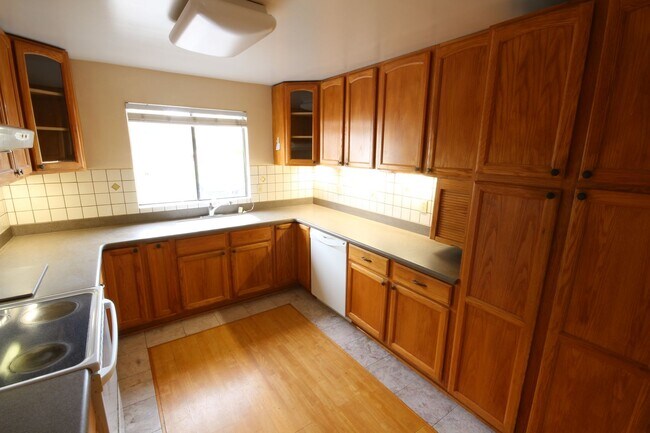 Photo - Super Spacious 2-Bedroom 2.5-Bathroom La Jolla UTC Townhome with 2-car garage