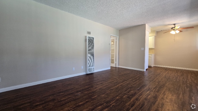 Building Photo - 260 N Oak Ave Rental