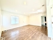 Photo - Charming front house 2b/d 2 b/a