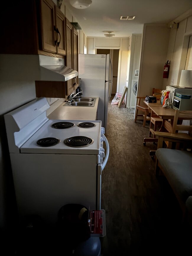 Building Photo - 39600 Knob Hill Rd