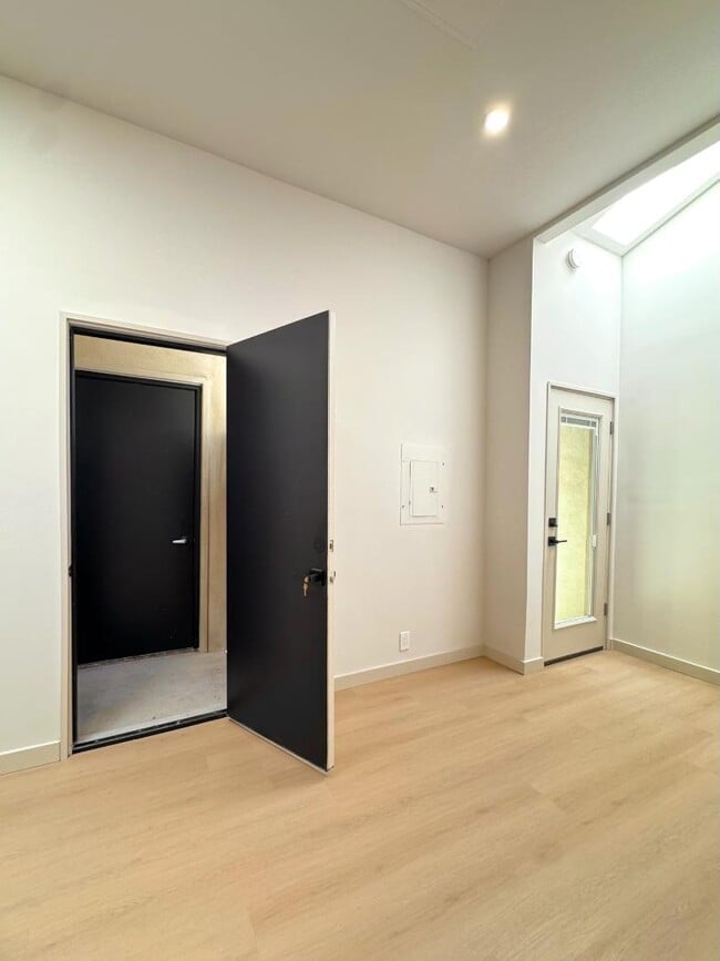 Photo - 3577 Louisiana St