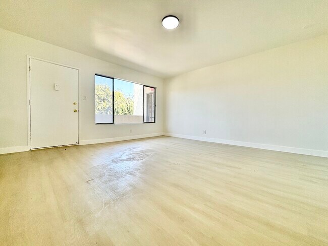 Photo - 700 Glenway Dr Unit 6