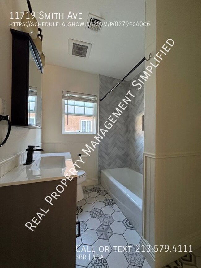 Photo - 11719 Smith Ave