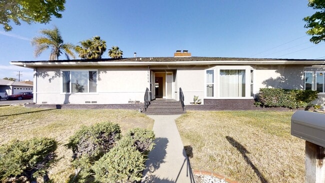 6BD/2.5BA, Large Rooms, Spacious Living Ar... - 6BD/2.5BA, Large Rooms, Spacious Living Ar... House
