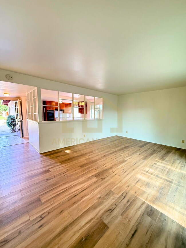 Photo - 1733 Julie Cir