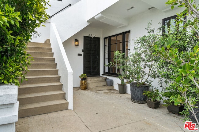 Photo - 8472 Oakwood Ave