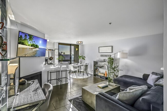 Photo - 7320 Hawthorn Ave