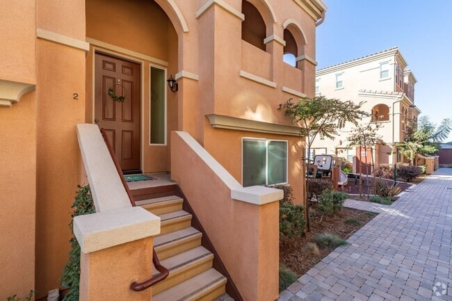 Building Photo - Chula Vista - Adorable 3 Bedroom 3 Bath To... Rental