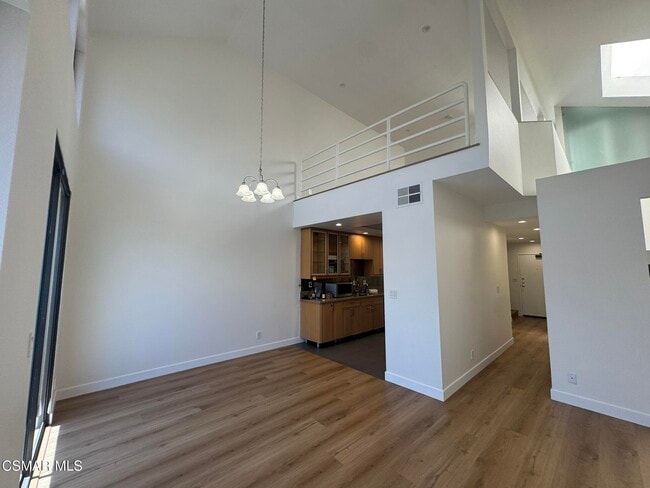 Photo - 13331 Moorpark St