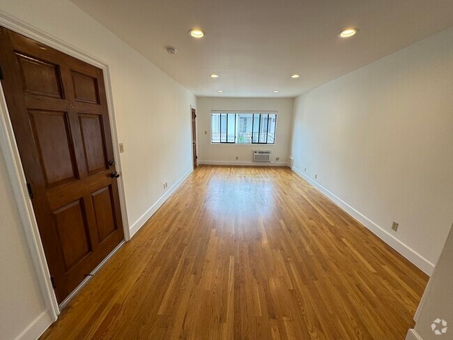Building Photo - 600 N Sweetzer Ave Unit 7 Rental
