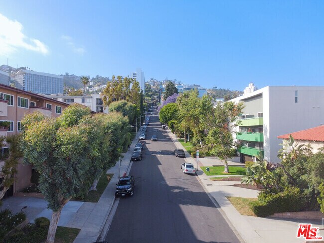 Building Photo - 1112 N Olive Dr Unit 5 Rental