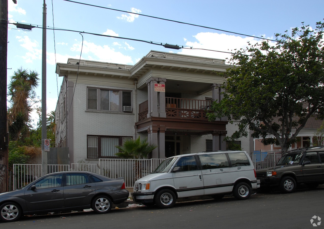 1656 W 11th Pl - 1656 W 11th Pl