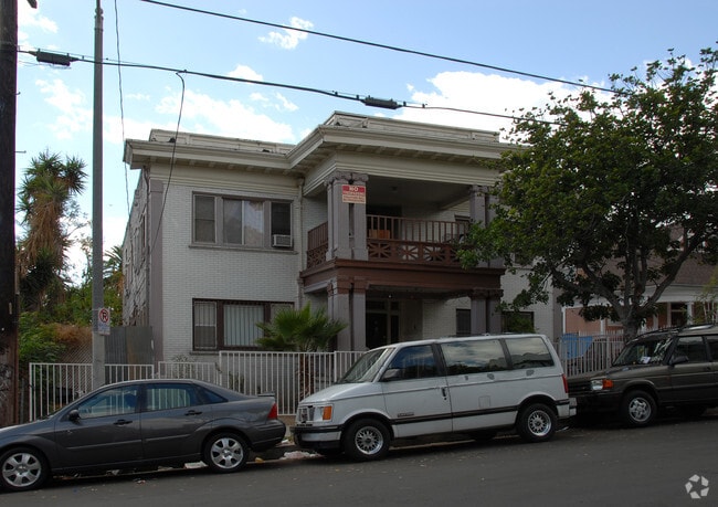 Building Photo - 1656 W 11th Pl