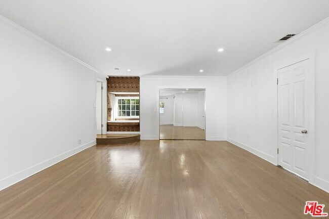 Photo - 2633 N Commonwealth Ave