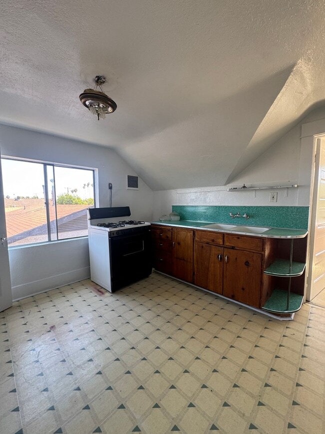 Photo - 3425 3rd Ave Apartment Unit 3425 1/2