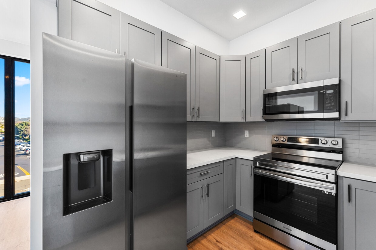 Floor Plan - 2 BR Townhome