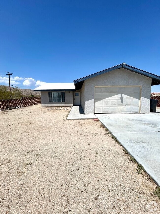 Building Photo - Newly Renovated 2 Bedroom in a Quiet Neigh... Rental
