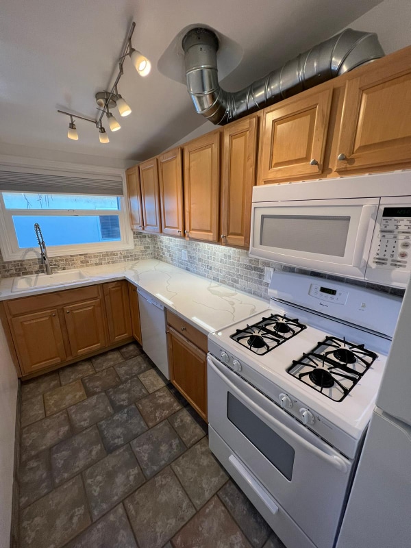 Building Photo - 375 Bonair St