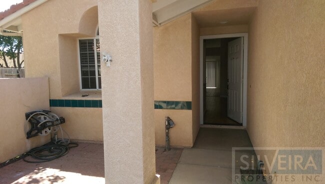 Photo - Captivating 3 bed 2 bath home in South Santa Maria.