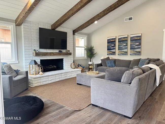 Photo - 5033 Island View St