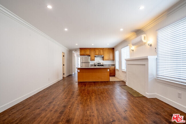 Building Photo - 1409 Bronson Ave Rental