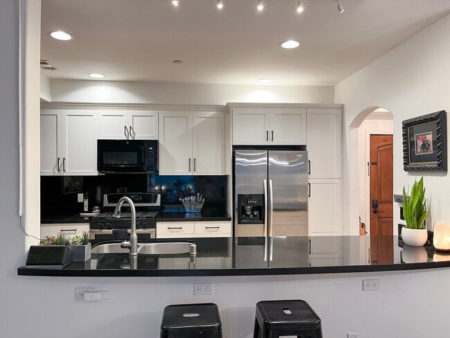 Photo - 5037 Rosewood Ave