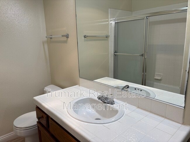 Photo - 2421 Montrose Ave Unit 201