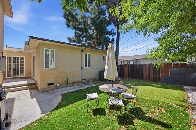 Building Photo - 6250 Dorothy Dr