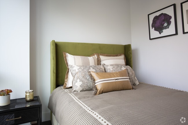 1BR, 1BA-662 SF - Apex and Alina