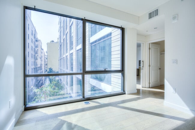 Building Photo - 400 S Broadway Unit 928