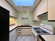 Photo - 633 Church St