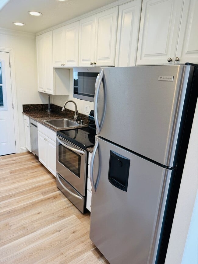 Photo - Turnkey Huntington Bay End Unit Near the Beach