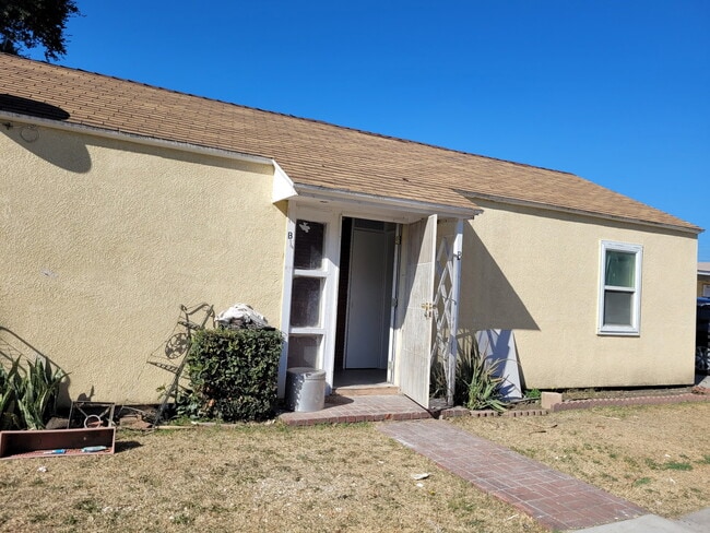 Building Photo - 648 W 13th St Unit B