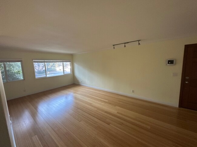 Photo - 1154 S Barrington Ave Unit 102