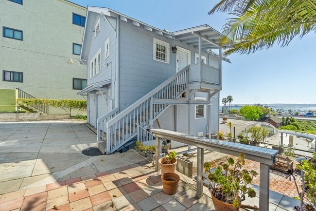 Photo - 2452 Union St