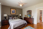 2BR, 1BA - 830SF - Wyvernwood Garden Apartments