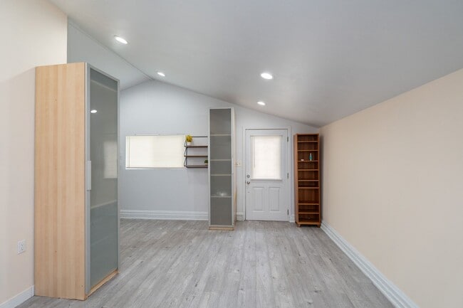 Photo - 1208Nant Unit 1208 1/2