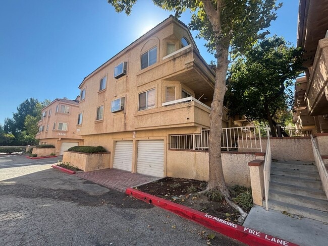 Charming 3-Bedroom Condo with Community Po... - Charming 3-Bedroom Condo with Community Po... Unit 18