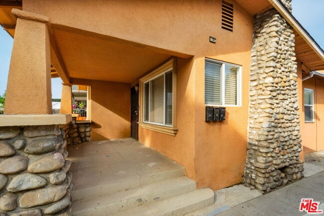 Photo - 333 W 70th St