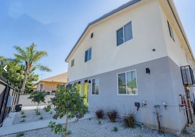 Building Photo - 1348-1348 E Vernon Ave Unit 1346