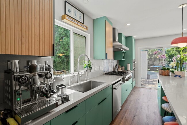 kitchen - 11038 Blix St