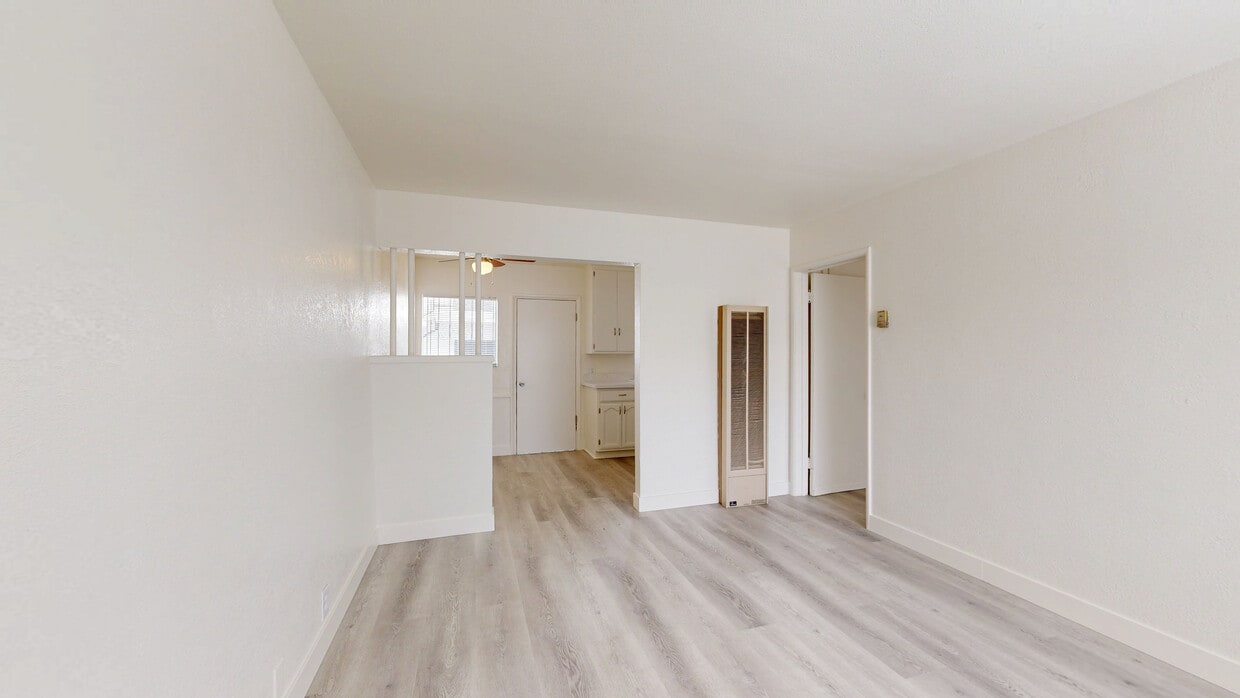 3D Tour - 903 N. Sloan Ave.