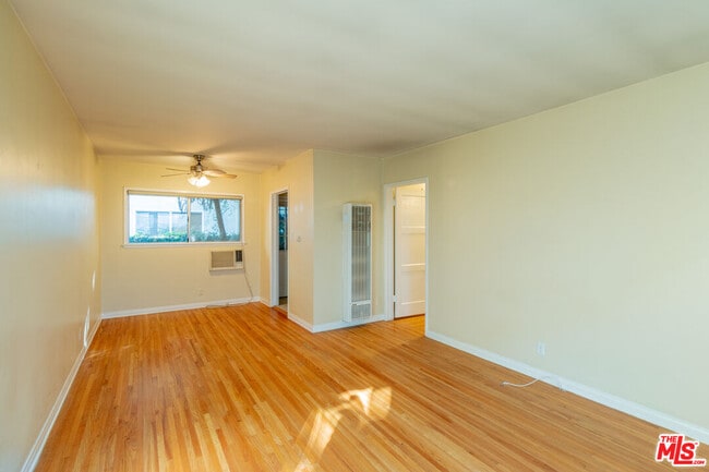 Photo - 14942 Dickens St Condo